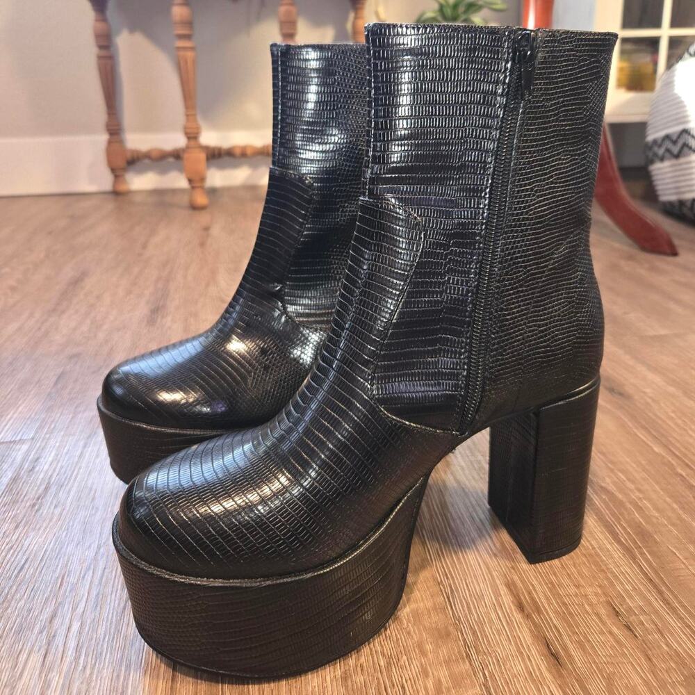 Urban outfitters black platform ankle